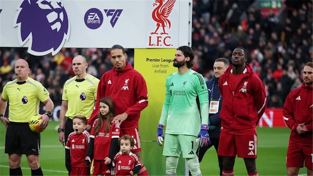 "مهاراته لا جدال فيها".. فان دايك يشيد بزميله في ليفربول ويوجه كلمة مؤثرة ليلة تكريم جوتا